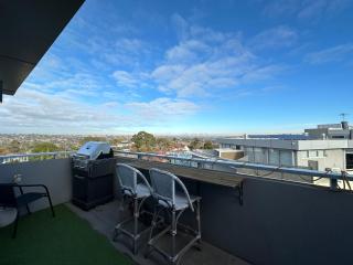 Penthouse with Awesome City view - Bulleen - 2