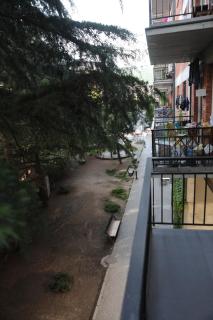 Cozy Flat near Metro with Balcony - 8