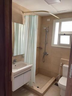 شاليه للإيجار في امواج الساحل الشمالي Chalet 2 BDs 2 BRs for rent at Amwaj Sidi Abdelrahman for families ONLY and NOT Including pass fees - Sīdī ‘Abd ar Raḩmān - 7