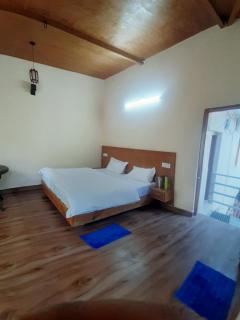 shri Chandra homestay kainchidham - Nainital - 1
