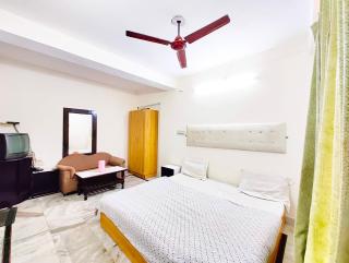 NAINITAL HOTEL SHAH GUEST HOUSE - Near Mall Road Provided Free Wi fi #Restaurant #Parking #Room Service And Excellent Customer Service !! Best Seller Hotel In Nainital - Nainital - 1