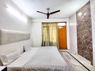 NAINITAL HOTEL SHAH GUEST HOUSE - Near Mall Road Provided Free Wi fi #Restaurant #Parking #Room Service And Excellent Customer Service !! Best Seller Hotel In Nainital - Nainital - 0