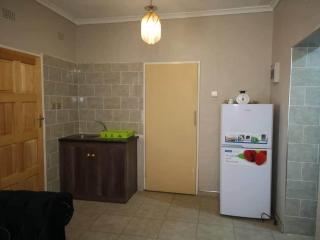 Neat 1 Bed Studio with pool access in Glen Lorne - 7