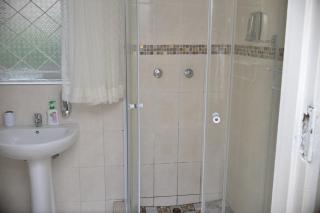 Neat 1 Bed Studio with pool access in Glen Lorne - 6