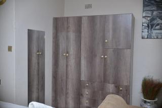 Neat 1 Bed Studio with pool access in Glen Lorne - 3