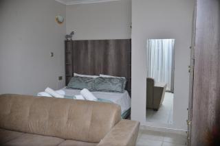 Neat 1 Bed Studio with pool access in Glen Lorne - 1