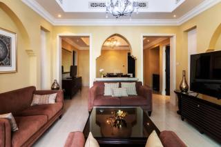 Cozy 2BDR Residence in Dubai's Souk Al Bahar - 5