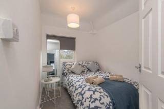 Spacious 5 Bed Close to Elland Road, First Direct Arena & Headingley Stadium - Roundhay - 2