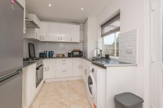Spacious 5 Bed Close to Elland Road, First Direct Arena & Headingley Stadium - Roundhay - 1