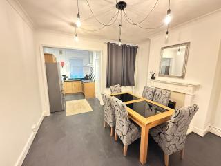 2 Bedroom House - Doncaster Serviced Accommodation - House-Close To Centre -A1 & M18 - Contractors - Business Travellers - Families - Doncaster - 8