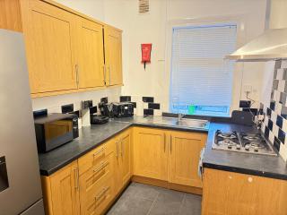 2 Bedroom House - Doncaster Serviced Accommodation - House-Close To Centre -A1 & M18 - Contractors - Business Travellers - Families - Doncaster - 7