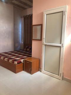 VRINDAVAN HOTEL SARASWATI DEVI ATITHI BHAWAN - Near Prem Mandir & Isckon Temple- #Free Wi-Fi #Parking #Fully Air Conditioning #Room Service #Premium Hotel In Vrindavan - Vrindāvan - 9