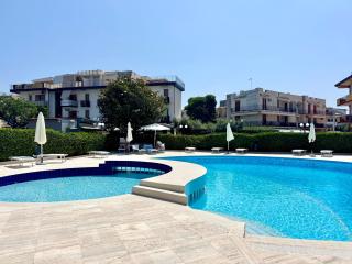 Seashell Light - pool and beach apartment - 7