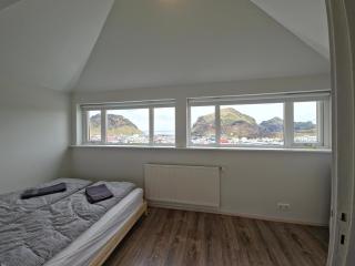 Spacious apartment with a view! - Vestmannaeyjar - 1