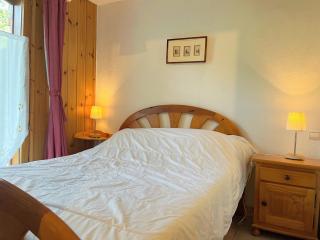Appartement T2 cosy avec jardinet, proche centre et skibus, WiFi, parking et équipements complets - FR-1-624-61 - 2