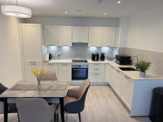 Brand new Three bedroom Luxury apartment in Harrow - Hatch End - 8
