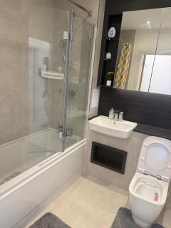 Brand new Three bedroom Luxury apartment in Harrow - Hatch End - 6