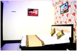 VARANASI HOTEL H R GUEST HOUSE Near Kasi Visawanath Temple & Ganga Ghat - #Free Wi-Fi #Room service #Parking #Fully Air conditioning #Premium Room In Varanasi - 3