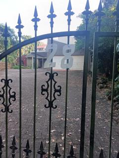 Ground Floor apartment-2 x single beds, TV,kitchen, own bathroom, patio - Pinetown - 8