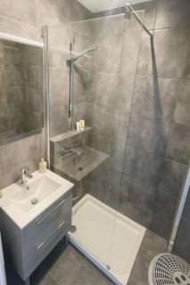 STUDIO 4 COUCHAGES - À 12 min de la plage à pied - Wifi inclus - parking et linge en option - Antibes - 2