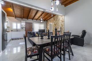 Villa Olive & Stone Loutraki - Loutraki - 2
