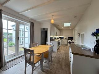 Pass the Keys Gorgeous 3 BR Cottage with Outstanding Sea Views - Isle of Whithorn - 9