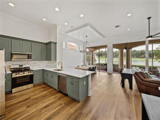 Lake Jovita Golf Course Villa - 7