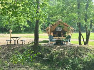 Nature Retreat Cozy tentHVACSpa Bath - Newport - 0