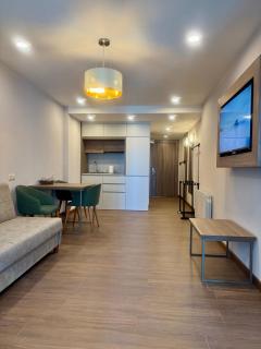 Sun & Style 1BR Apartment - 8