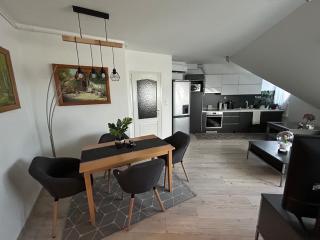 Golden on the 3rd floor - 7