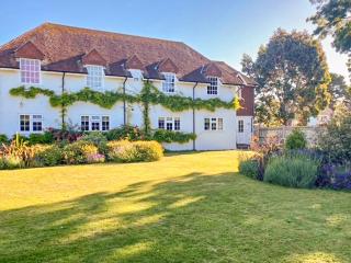 Apartment 9 Barton Manor - Uk40051 - 0