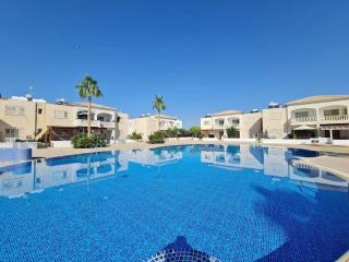 Poolside Family Comfort Suite - Aglantzia - 0