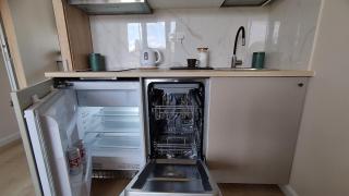 Super Central studio with Balcony & View! - 4