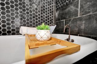 Modern 3BDRM Near Downtown & MSU - Lansing - 8