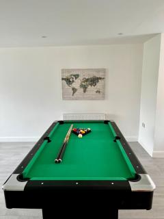 Manchester 2BR Luxe Lounge, Hot Tub, Pool Table - Sale - 2