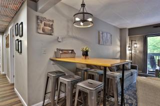 Ski, Hike, Relax - 2BR Killington Condo with Balcony and Free Shuttle - Killington - 2