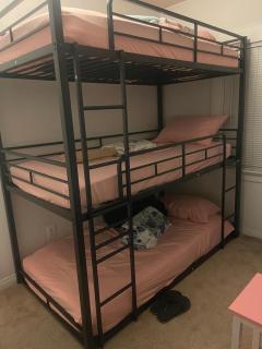 Females room bun beds - Los Angeles - 0