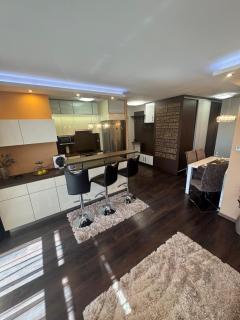 Local-Lux Apartman 3 szobás - Kecskemét - 1