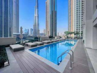 Sky-High Charm Exquisite 2BDR in Downtown - 7