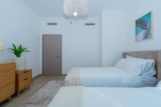 Two Bedroom Apartment Including Yas Theme Park Tickets - Abu Dhabi - 7