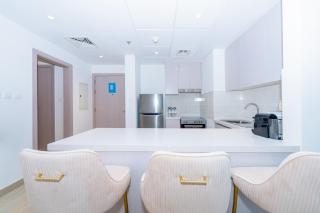 Two Bedroom Apartment Including Yas Theme Park Tickets - Abu Dhabi - 6