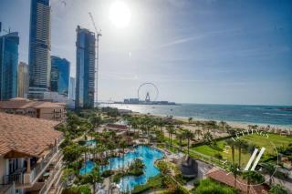 Spacious 3BR Apartment with Sea Views - 9