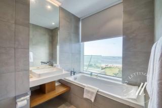 Spacious 3BR Apartment with Sea Views - 5