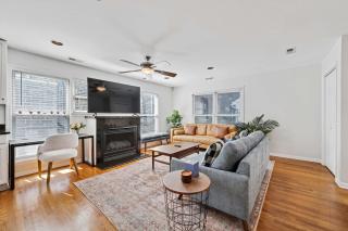 Old Town 3bd 3ba Coach House, Garage Parking Incl - Chicago - 0