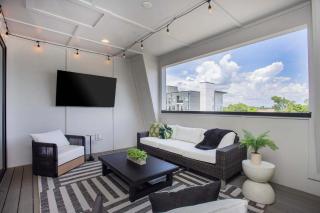 Brand New Elegance Rooftop Views of Nashville - 4