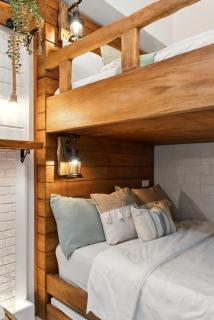 CABIN STUDIO in KL TOWER, Greenbelt, Makati! Max Capacity 6 pax! - Manila - 4