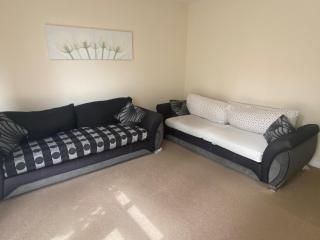 Langham Lake House Milton Keynes - ideal for couples, solo travellers, families - 4