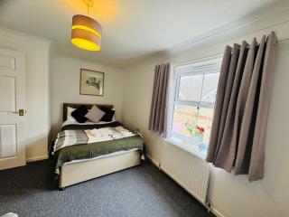 Town centre with parking - Huntingdon - 7