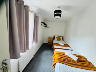 Town centre with parking - Huntingdon - 1