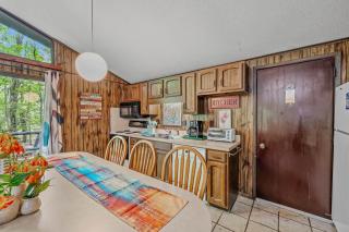 Country Comfort - Wifi, Fireplace, Golfing, Hiking, Deck, Pool Access - Hedgesville - 8